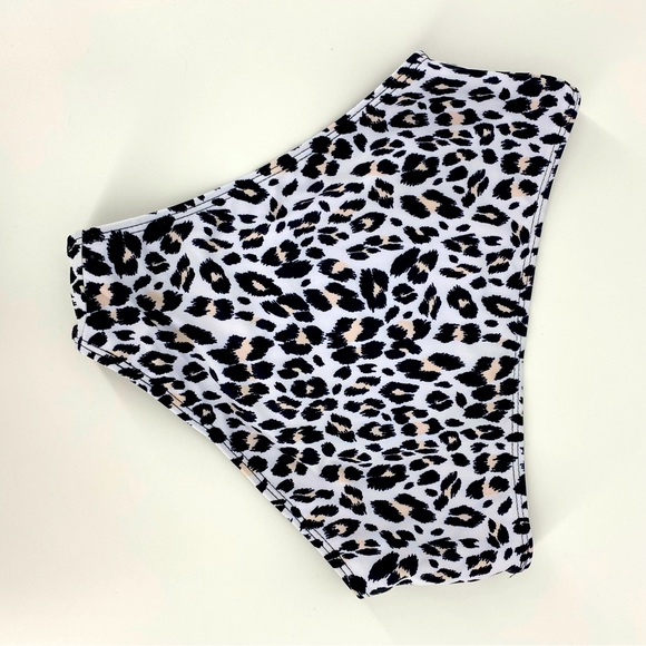 NWOT Beachsissi Animal Print Bikini Bottoms White, Black & Pink Size S - Picture 2 of 4